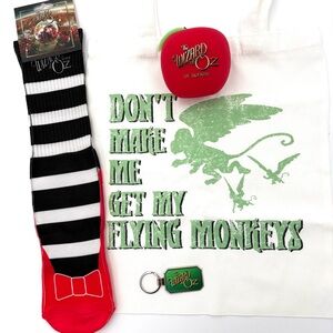 Wizard of Oz Sphere Gift Set Tote Socks Apple Keychain